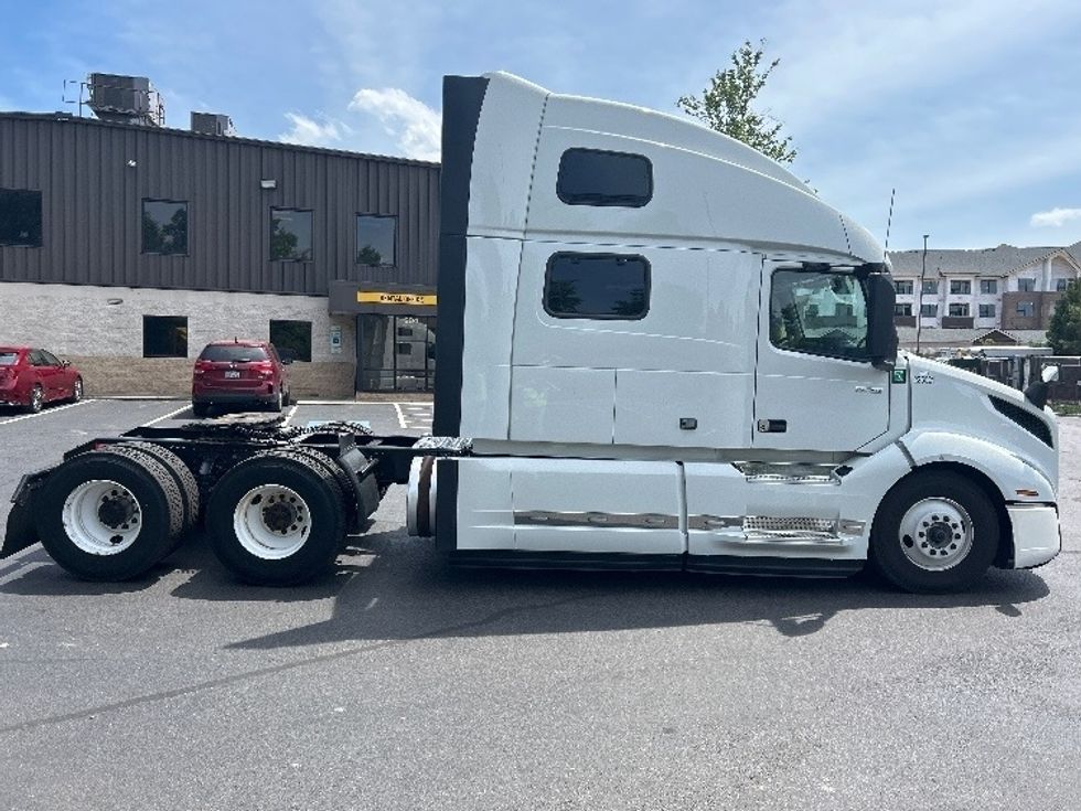 Sleeper Tractor-Heavy Duty Tractors-Volvo-2023-VNL64860-Mebane-NC-630,535\n\t\tmiles-$ 75,000 - Image 8