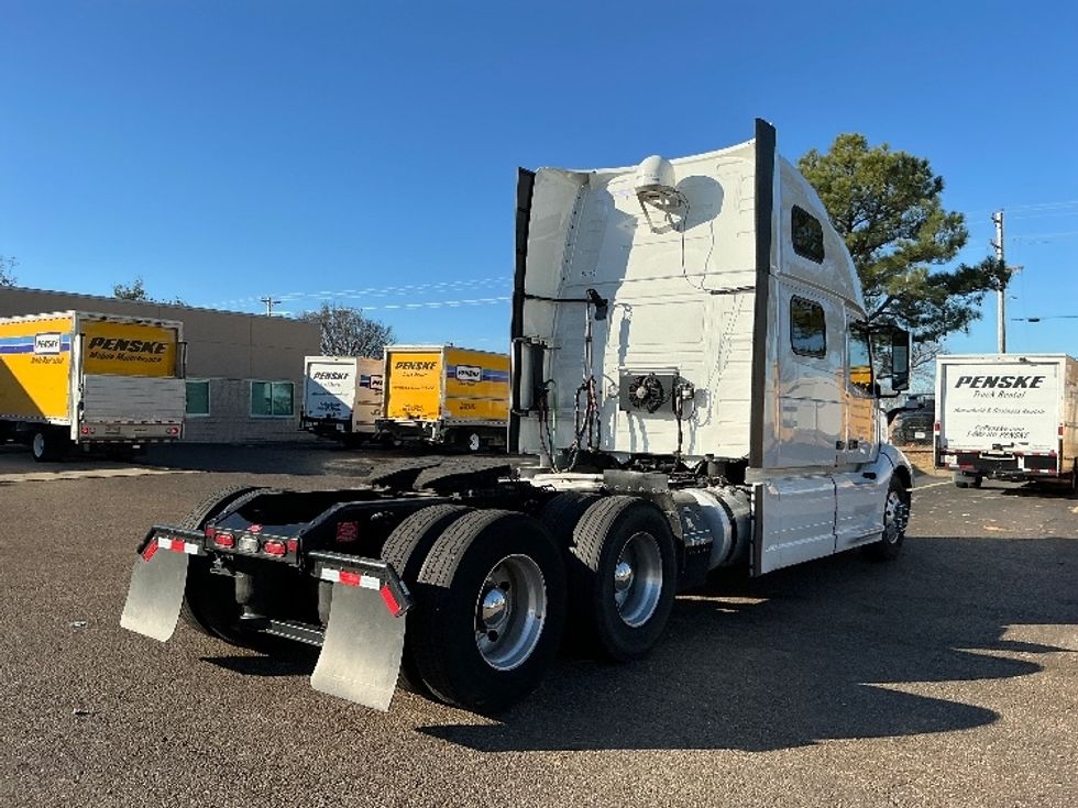 Sleeper Tractor-Heavy Duty Tractors-Volvo-2023-VNL64860-Olive Branch-MS-425,177\n\t\tmiles-$ 89,000 - Image 8