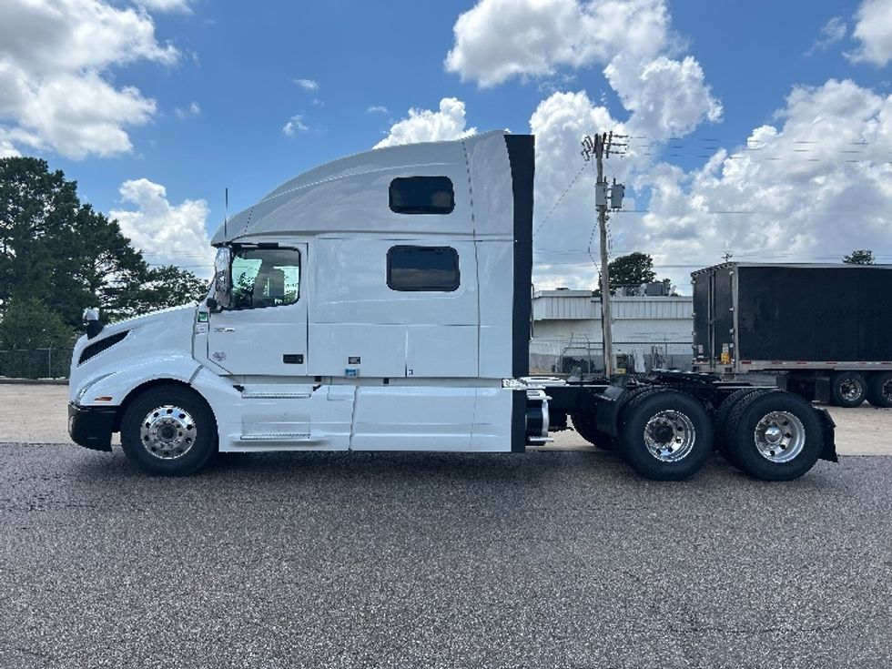 Sleeper Tractor-Heavy Duty Tractors-Volvo-2023-VNL64860-Olive Branch-MS-498,310\n\t\tmiles-$ 87,250 - Image 4