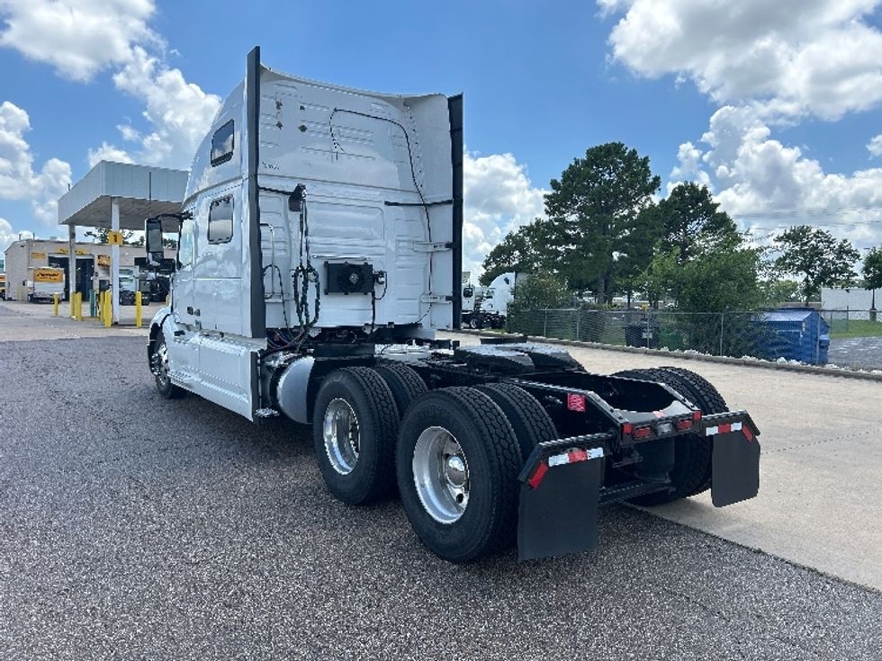 Sleeper Tractor-Heavy Duty Tractors-Volvo-2023-VNL64860-Olive Branch-MS-498,310\n\t\tmiles-$ 87,250 - Image 5
