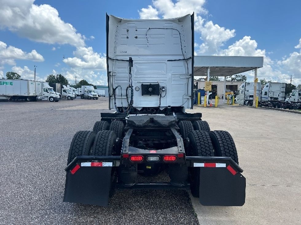 Sleeper Tractor-Heavy Duty Tractors-Volvo-2023-VNL64860-Olive Branch-MS-498,310\n\t\tmiles-$ 87,250 - Image 6