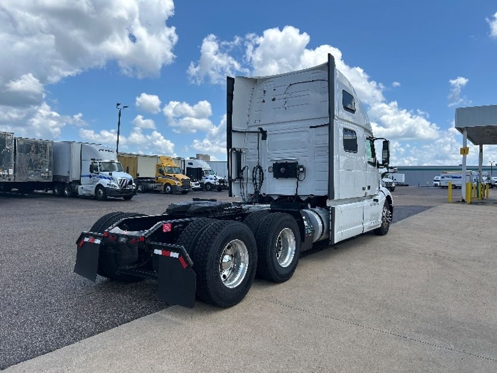 Sleeper Tractor-Heavy Duty Tractors-Volvo-2023-VNL64860-Olive Branch-MS-498,310\n\t\tmiles-$ 87,250 - Image 7