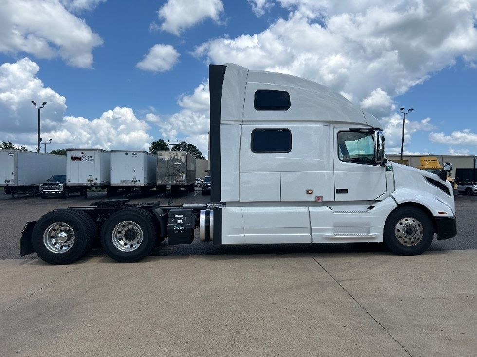 Sleeper Tractor-Heavy Duty Tractors-Volvo-2023-VNL64860-Olive Branch-MS-498,310\n\t\tmiles-$ 87,250 - Image 8
