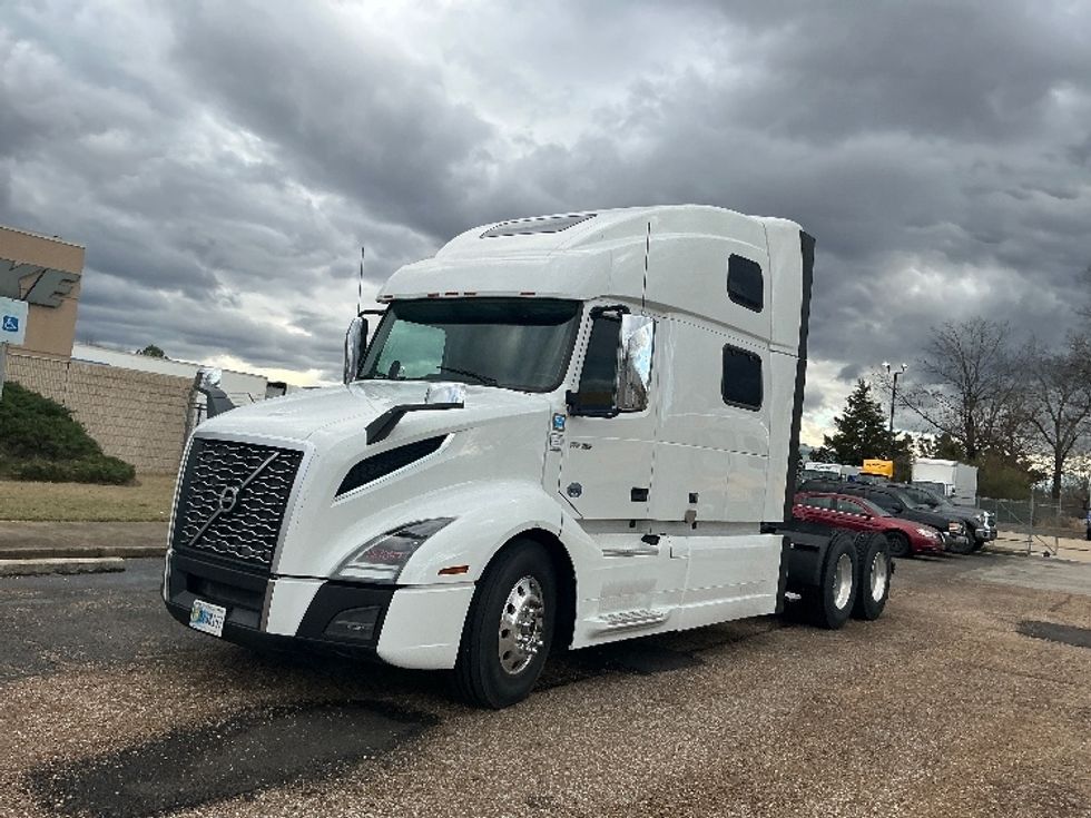 Sleeper Tractor-Heavy Duty Tractors-Volvo-2023-VNL64860-Olive Branch-MS-501,023\n\t\tmiles-$ 81,500 - Image 3