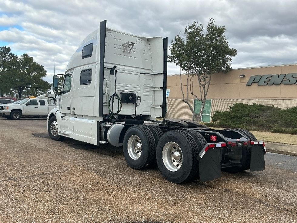 Sleeper Tractor-Heavy Duty Tractors-Volvo-2023-VNL64860-Olive Branch-MS-501,023\n\t\tmiles-$ 81,500 - Image 5