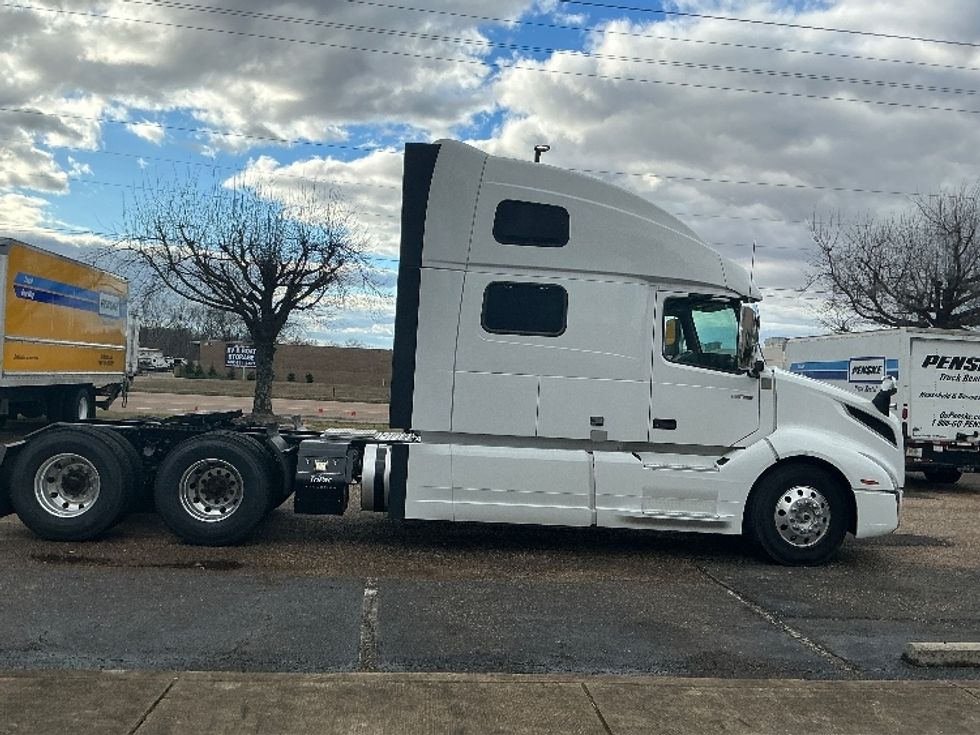 Sleeper Tractor-Heavy Duty Tractors-Volvo-2023-VNL64860-Olive Branch-MS-501,023\n\t\tmiles-$ 81,500 - Image 8