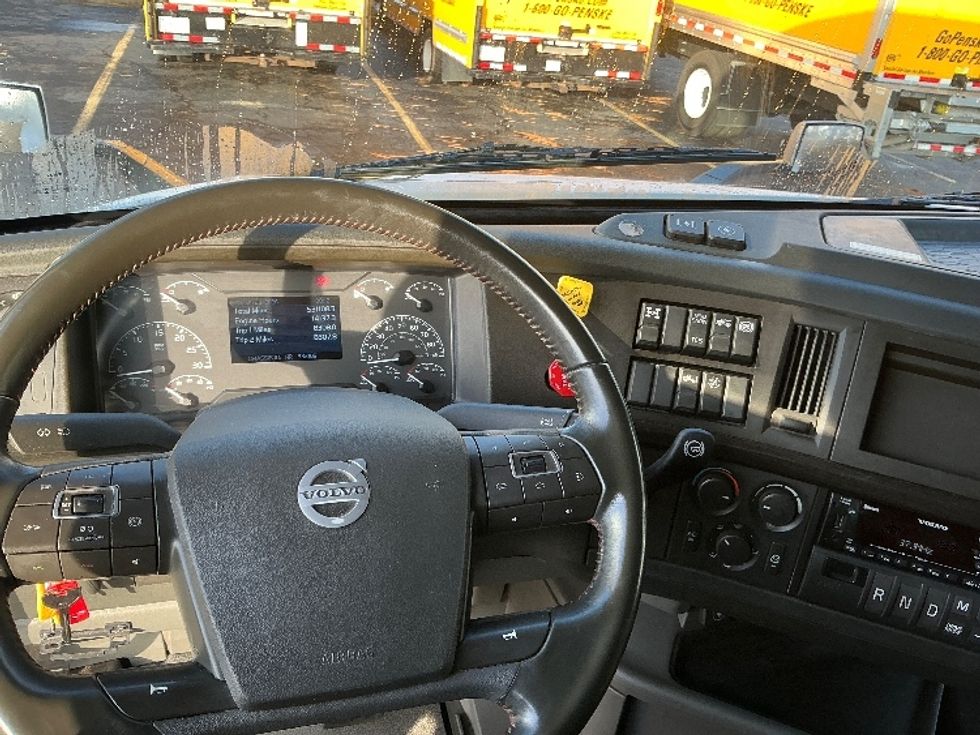 Sleeper Tractor-Heavy Duty Tractors-Volvo-2023-VNL64860-Olive Branch-MS-531,109\n\t\tmiles-$ 78,500 - Image 11