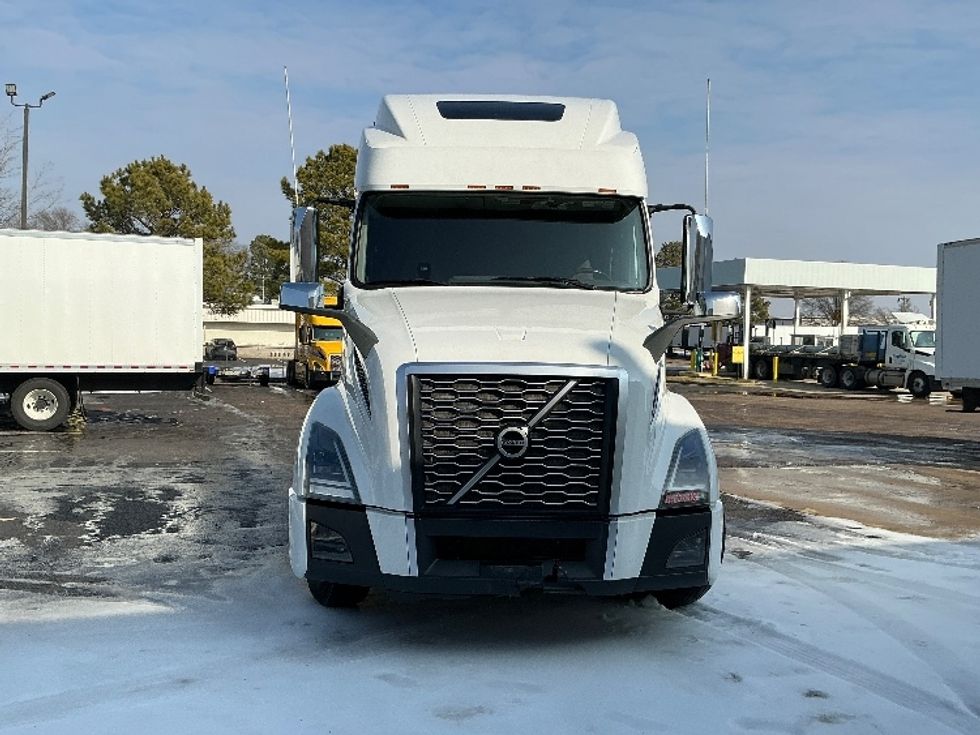Sleeper Tractor-Heavy Duty Tractors-Volvo-2023-VNL64860-Olive Branch-MS-531,109\n\t\tmiles-$ 78,500 - Image 2