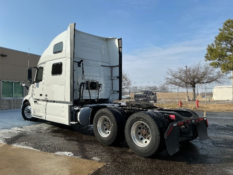 Sleeper Tractor-Heavy Duty Tractors-Volvo-2023-VNL64860-Olive Branch-MS-531,109\n\t\tmiles-$ 78,500 - Image 5