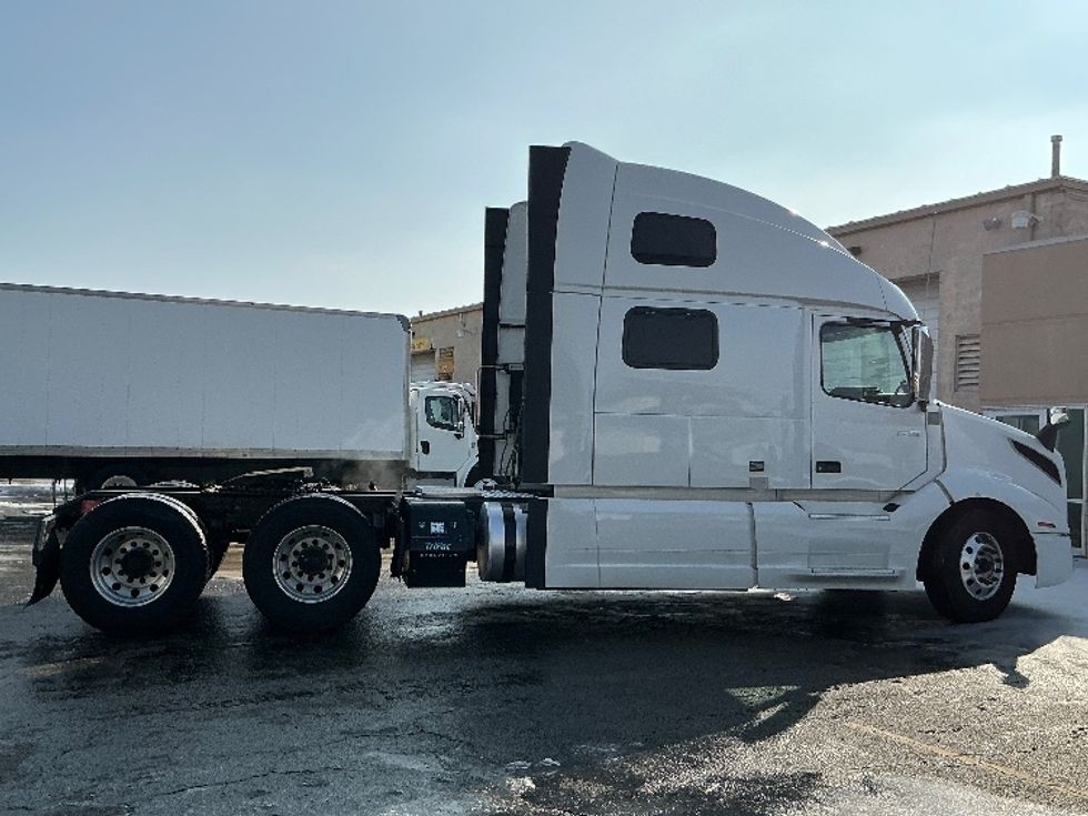 Sleeper Tractor-Heavy Duty Tractors-Volvo-2023-VNL64860-Olive Branch-MS-531,109\n\t\tmiles-$ 78,500 - Image 8