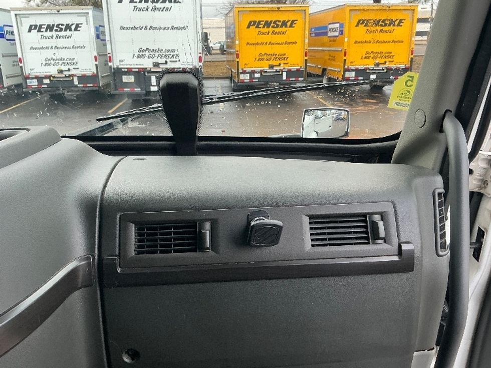 Sleeper Tractor-Heavy Duty Tractors-Volvo-2023-VNL64860-Olive Branch-MS-569,234\n\t\tmiles-$ 74,750 - Image 14