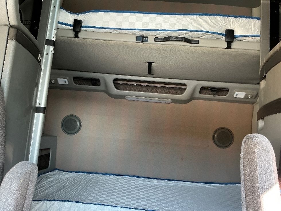 Sleeper Tractor-Heavy Duty Tractors-Volvo-2023-VNL64860-Olive Branch-MS-569,234\n\t\tmiles-$ 74,750 - Image 15