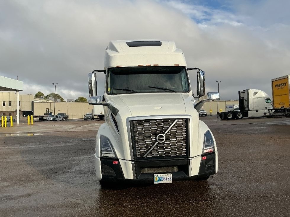 Sleeper Tractor-Heavy Duty Tractors-Volvo-2023-VNL64860-Olive Branch-MS-569,234\n\t\tmiles-$ 74,750 - Image 2