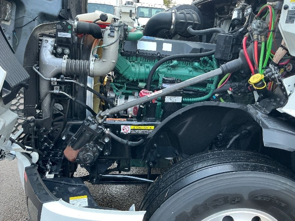 Sleeper Tractor-Heavy Duty Tractors-Volvo-2023-VNL64860-Olive Branch-MS-569,234\n\t\tmiles-$ 74,750 - Image 20