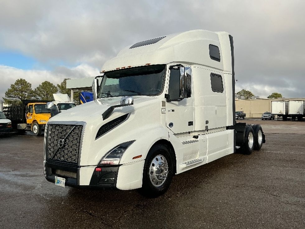 Sleeper Tractor-Heavy Duty Tractors-Volvo-2023-VNL64860-Olive Branch-MS-569,234\n\t\tmiles-$ 74,750 - Image 3