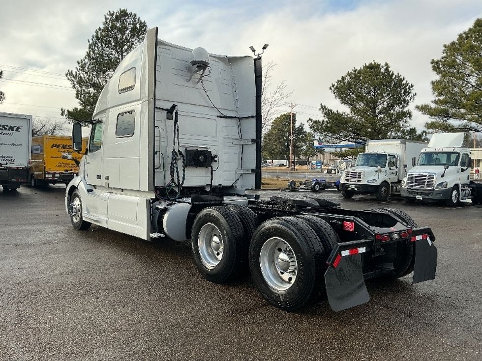 Sleeper Tractor-Heavy Duty Tractors-Volvo-2023-VNL64860-Olive Branch-MS-569,234\n\t\tmiles-$ 74,750 - Image 5