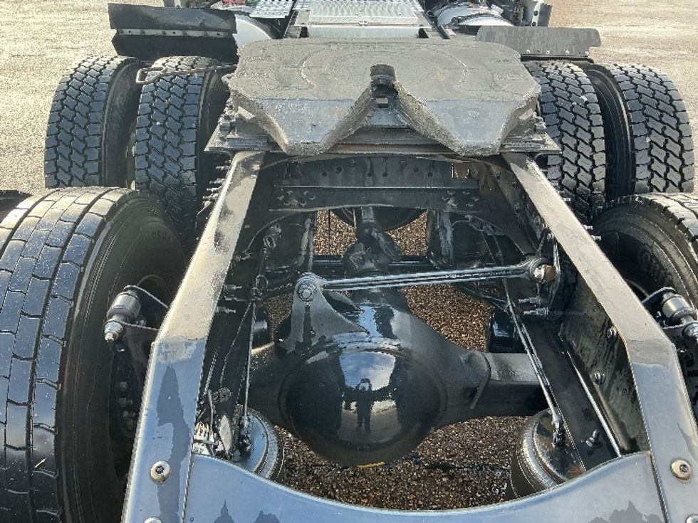 Sleeper Tractor-Heavy Duty Tractors-Volvo-2023-VNL64860-Olive Branch-MS-569,234\n\t\tmiles-$ 74,750 - Image 6