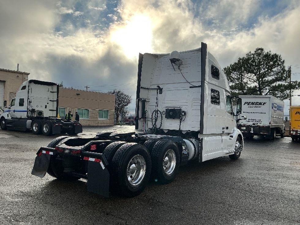 Sleeper Tractor-Heavy Duty Tractors-Volvo-2023-VNL64860-Olive Branch-MS-569,234\n\t\tmiles-$ 74,750 - Image 7