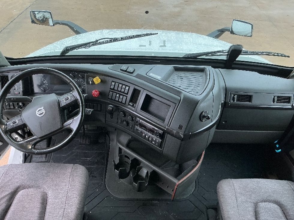 Sleeper Tractor-Heavy Duty Tractors-Volvo-2023-VNL64860-Olive Branch-MS-586,309\n\t\tmiles-$ 76,000 - Image 10