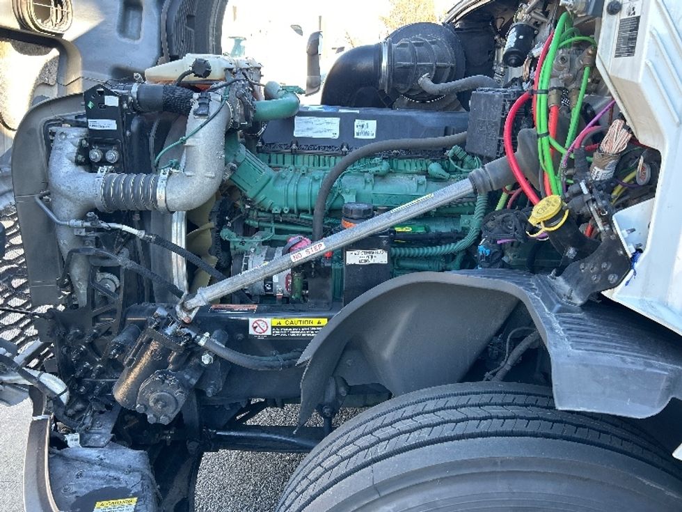 Sleeper Tractor-Heavy Duty Tractors-Volvo-2023-VNL64860-Olive Branch-MS-586,309\n\t\tmiles-$ 76,000 - Image 15