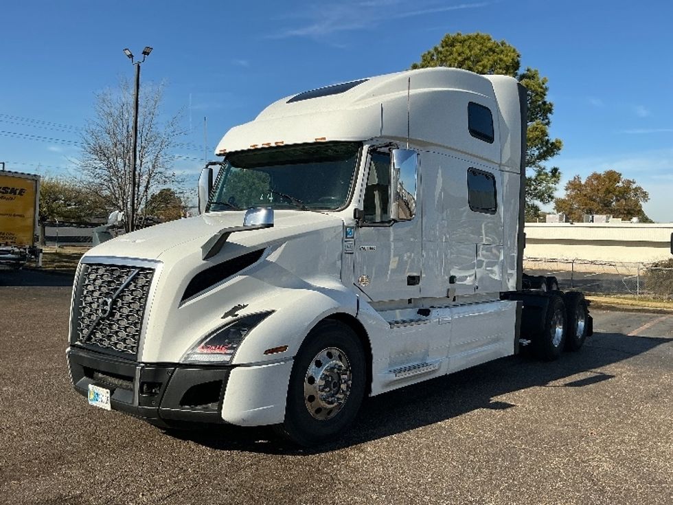 Sleeper Tractor-Heavy Duty Tractors-Volvo-2023-VNL64860-Olive Branch-MS-586,309\n\t\tmiles-$ 76,000 - Image 3