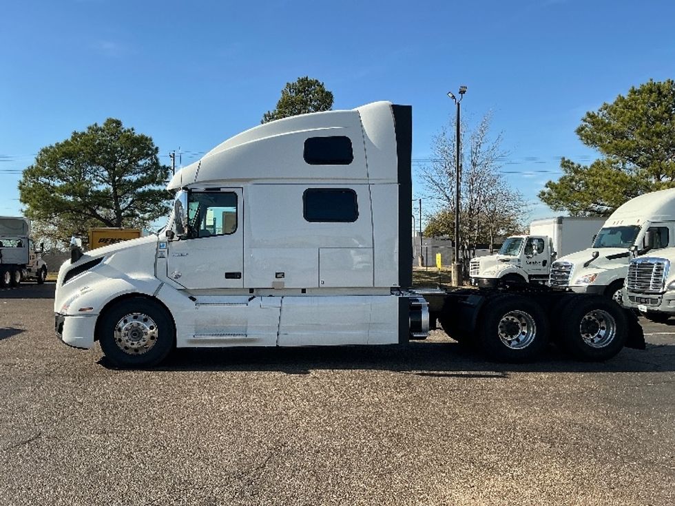 Sleeper Tractor-Heavy Duty Tractors-Volvo-2023-VNL64860-Olive Branch-MS-586,309\n\t\tmiles-$ 76,000 - Image 4