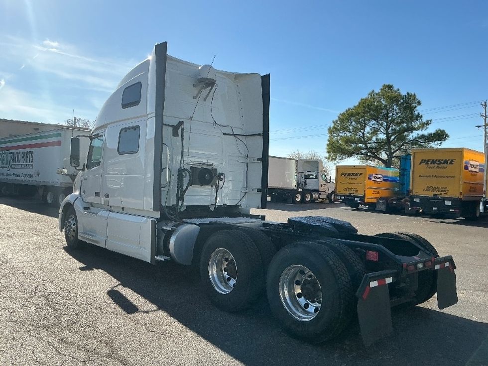 Sleeper Tractor-Heavy Duty Tractors-Volvo-2023-VNL64860-Olive Branch-MS-586,309\n\t\tmiles-$ 76,000 - Image 5