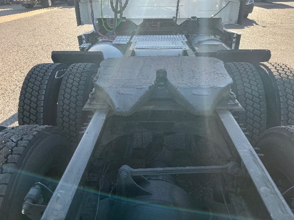 Sleeper Tractor-Heavy Duty Tractors-Volvo-2023-VNL64860-Olive Branch-MS-586,309\n\t\tmiles-$ 76,000 - Image 6