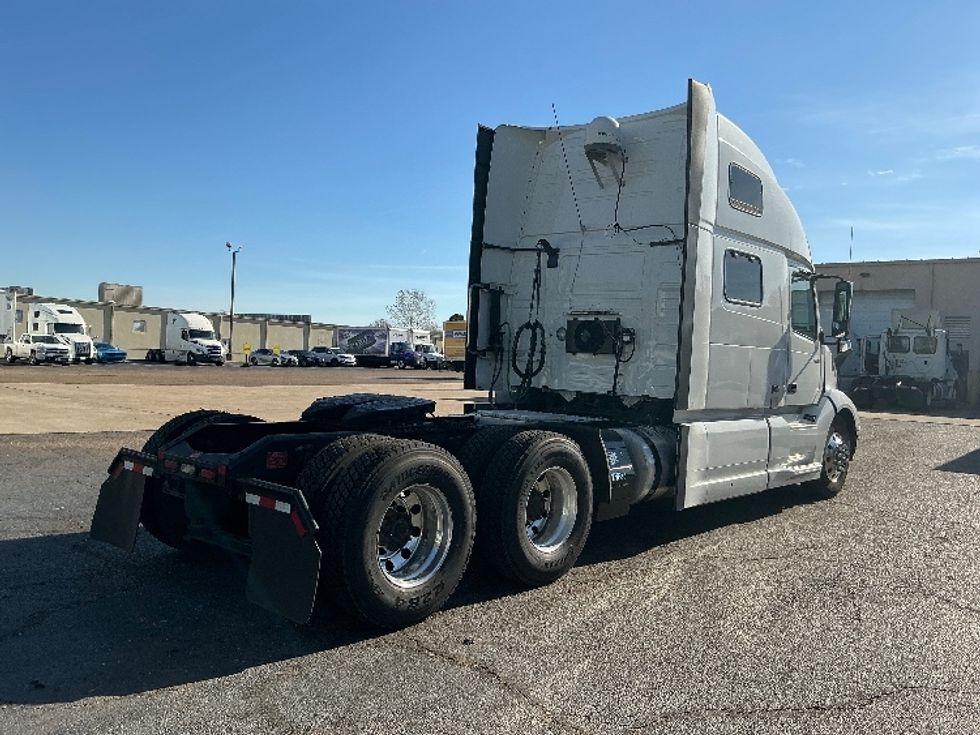 Sleeper Tractor-Heavy Duty Tractors-Volvo-2023-VNL64860-Olive Branch-MS-586,309\n\t\tmiles-$ 76,000 - Image 7