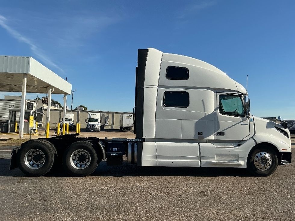 Sleeper Tractor-Heavy Duty Tractors-Volvo-2023-VNL64860-Olive Branch-MS-586,309\n\t\tmiles-$ 76,000 - Image 8