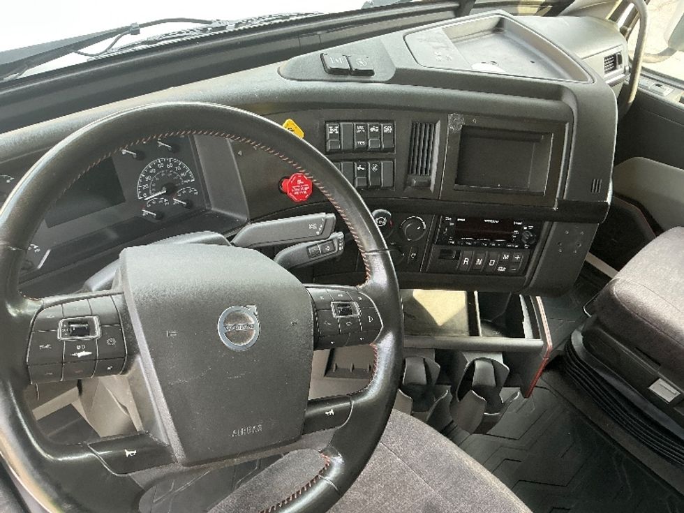 Sleeper Tractor-Heavy Duty Tractors-Volvo-2023-VNL64860-Olive Branch-MS-599,274\n\t\tmiles-$ 79,750 - Image 10