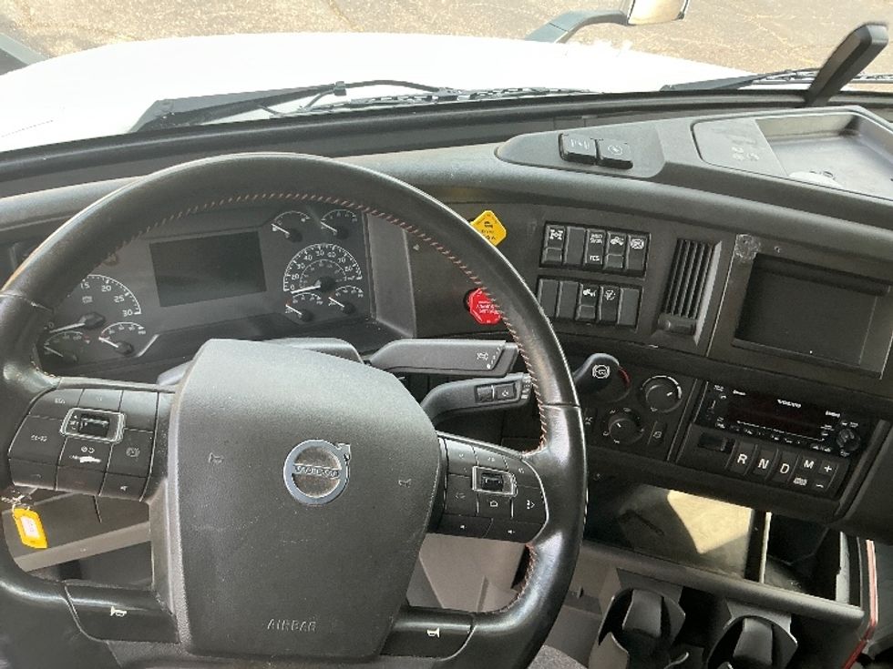 Sleeper Tractor-Heavy Duty Tractors-Volvo-2023-VNL64860-Olive Branch-MS-599,274\n\t\tmiles-$ 79,750 - Image 11