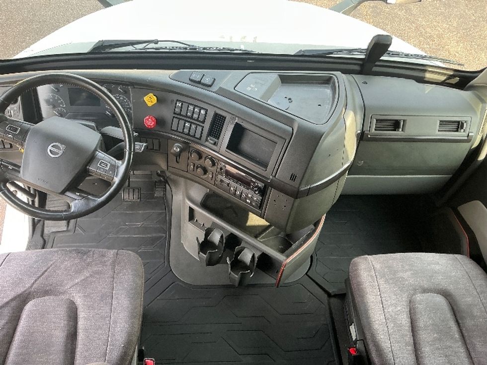 Sleeper Tractor-Heavy Duty Tractors-Volvo-2023-VNL64860-Olive Branch-MS-599,274\n\t\tmiles-$ 79,750 - Image 12