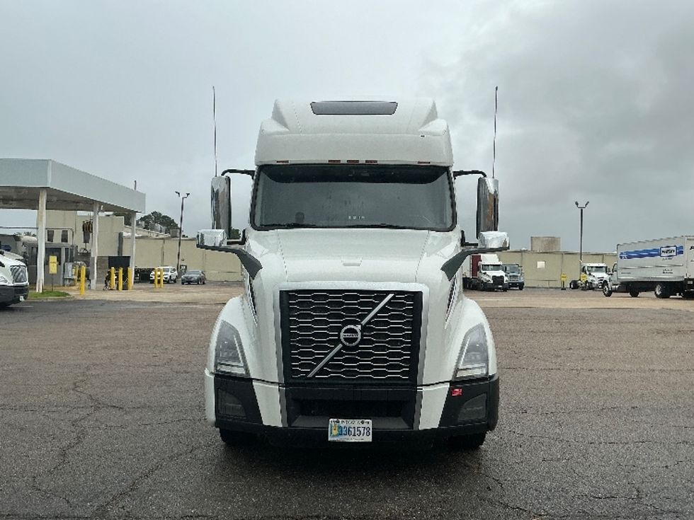 Sleeper Tractor-Heavy Duty Tractors-Volvo-2023-VNL64860-Olive Branch-MS-599,274\n\t\tmiles-$ 79,750 - Image 2