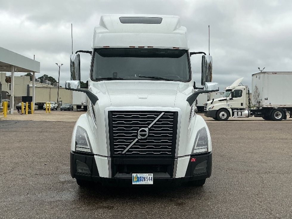 Sleeper Tractor-Heavy Duty Tractors-Volvo-2023-VNL64860-Olive Branch-MS-638,976\n\t\tmiles-$ 75,750 - Image 2