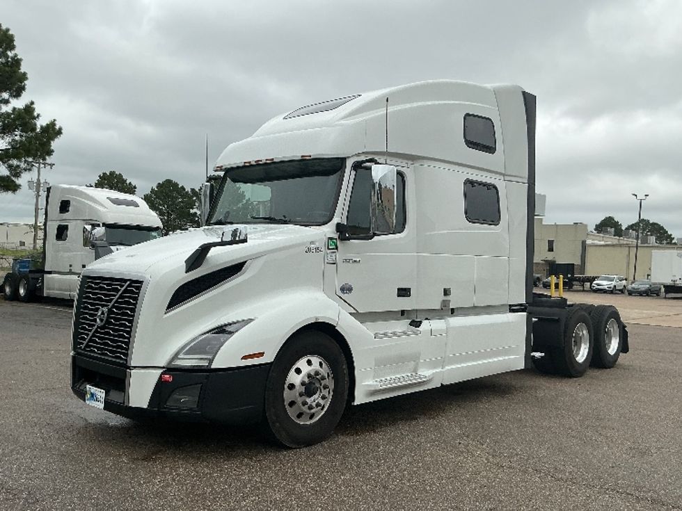 Sleeper Tractor-Heavy Duty Tractors-Volvo-2023-VNL64860-Olive Branch-MS-638,976\n\t\tmiles-$ 75,750 - Image 3
