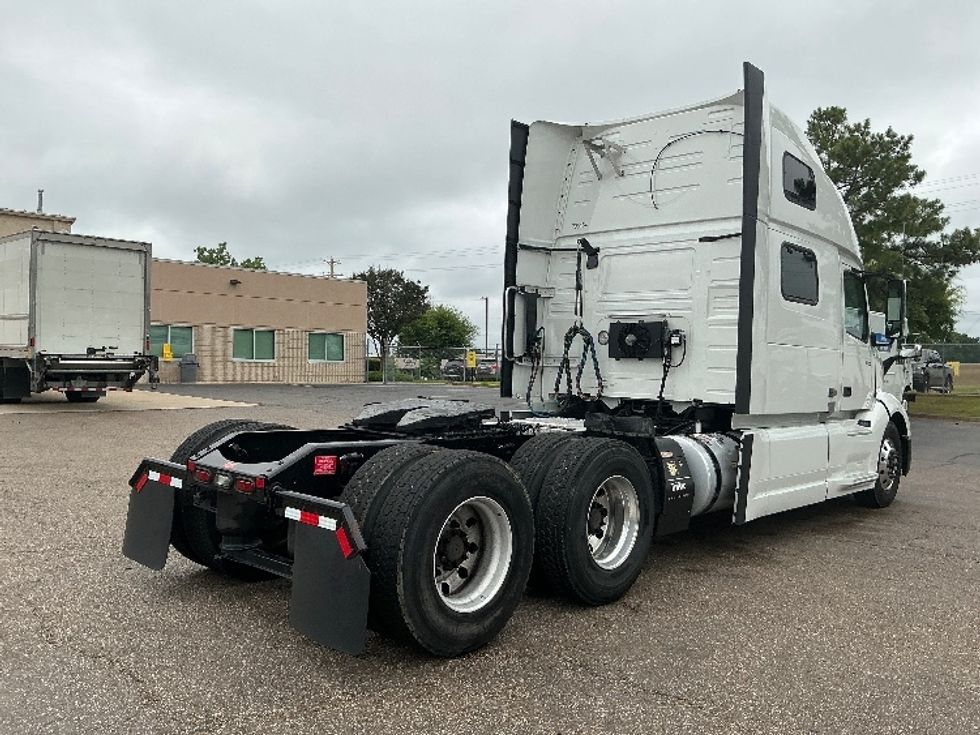 Sleeper Tractor-Heavy Duty Tractors-Volvo-2023-VNL64860-Olive Branch-MS-638,976\n\t\tmiles-$ 75,750 - Image 7