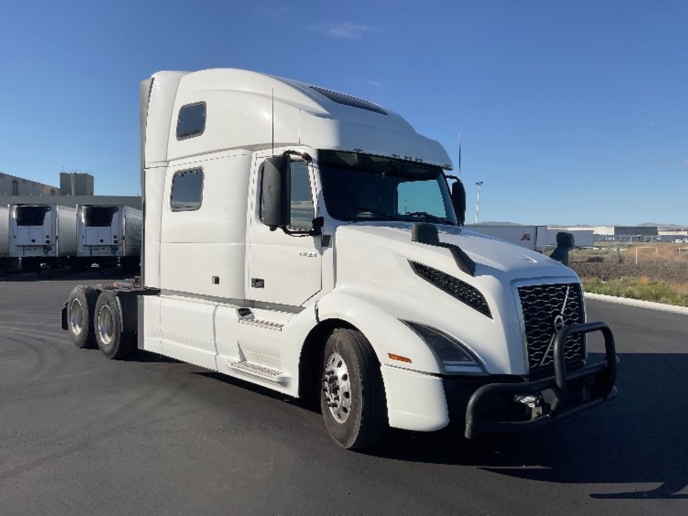 Sleeper Tractor-Heavy Duty Tractors-Volvo-2023-VNL64860-Pasco-WA-712,197\n\t\tmiles-$ 68,000 - Image 1