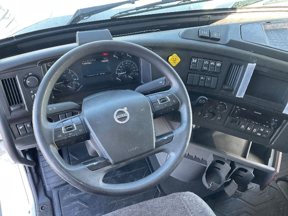 Sleeper Tractor-Heavy Duty Tractors-Volvo-2023-VNL64860-Pasco-WA-712,197\n\t\tmiles-$ 68,000 - Image 10
