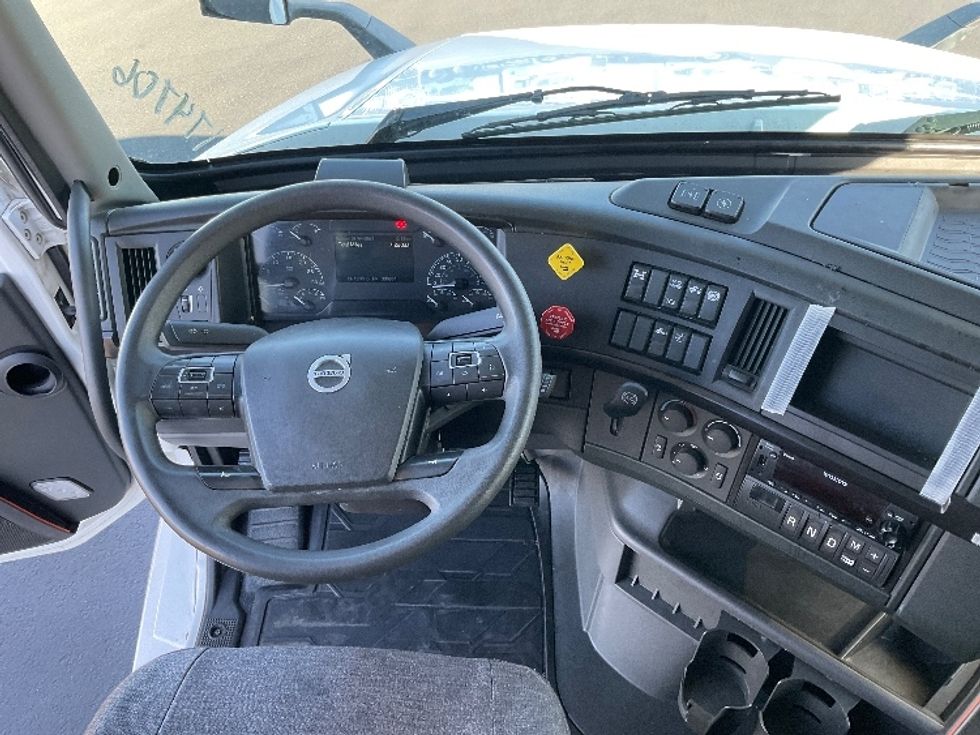 Sleeper Tractor-Heavy Duty Tractors-Volvo-2023-VNL64860-Pasco-WA-712,197\n\t\tmiles-$ 68,000 - Image 11