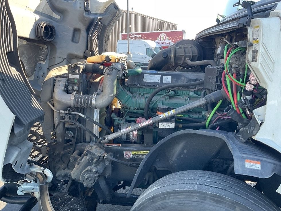 Sleeper Tractor-Heavy Duty Tractors-Volvo-2023-VNL64860-Pasco-WA-712,197\n\t\tmiles-$ 68,000 - Image 21