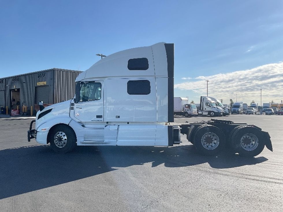 Sleeper Tractor-Heavy Duty Tractors-Volvo-2023-VNL64860-Pasco-WA-712,197\n\t\tmiles-$ 68,000 - Image 4