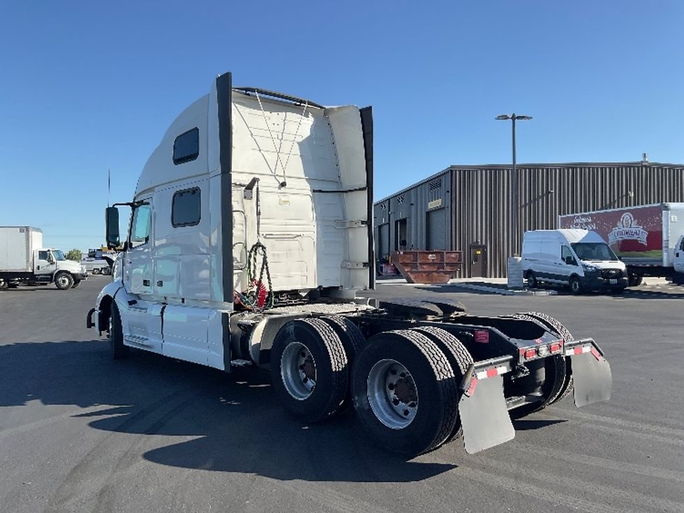 Sleeper Tractor-Heavy Duty Tractors-Volvo-2023-VNL64860-Pasco-WA-712,197\n\t\tmiles-$ 68,000 - Image 5