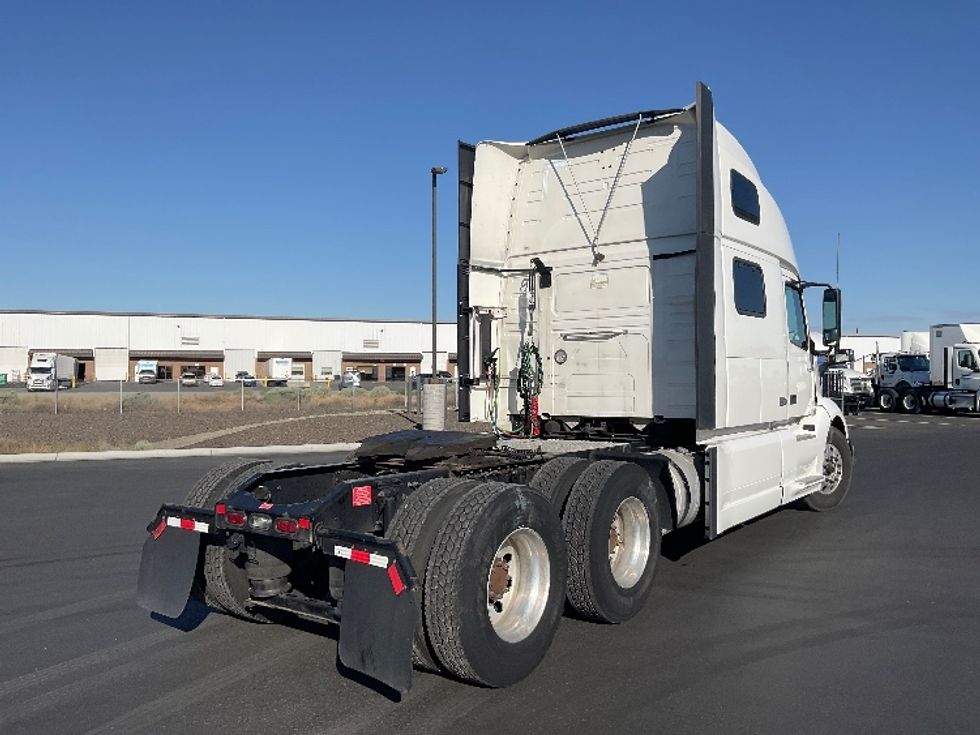 Sleeper Tractor-Heavy Duty Tractors-Volvo-2023-VNL64860-Pasco-WA-712,197\n\t\tmiles-$ 68,000 - Image 7
