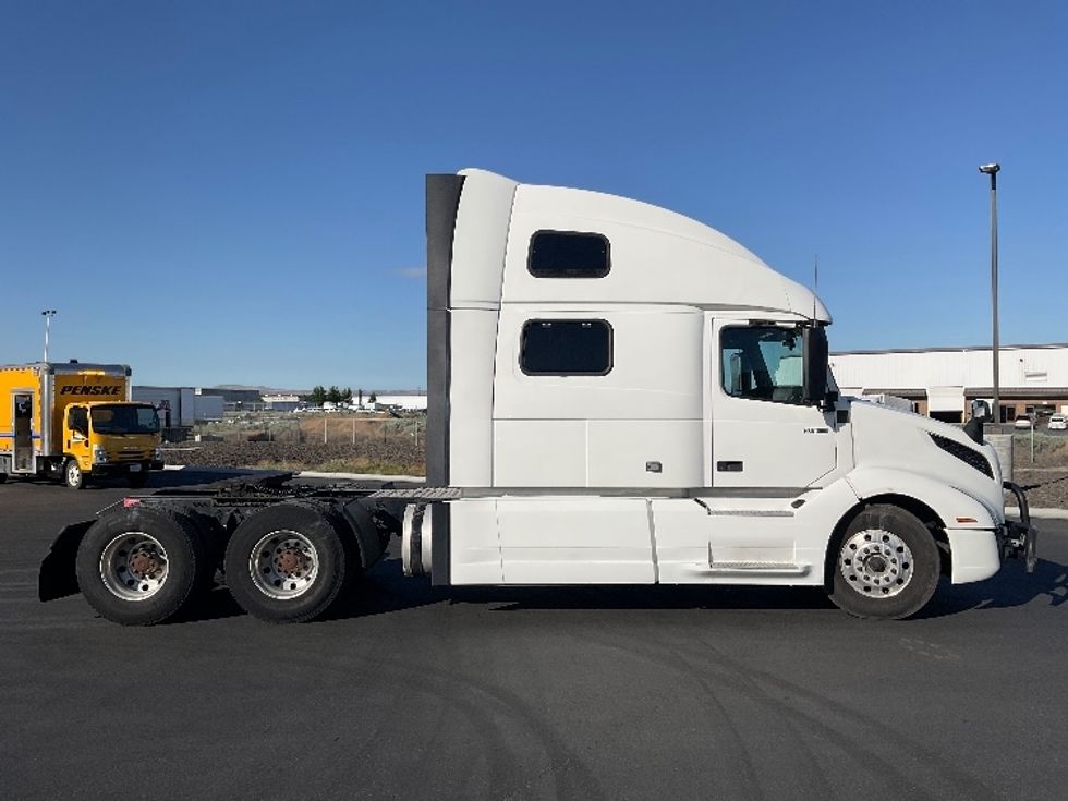 Sleeper Tractor-Heavy Duty Tractors-Volvo-2023-VNL64860-Pasco-WA-712,197\n\t\tmiles-$ 68,000 - Image 8