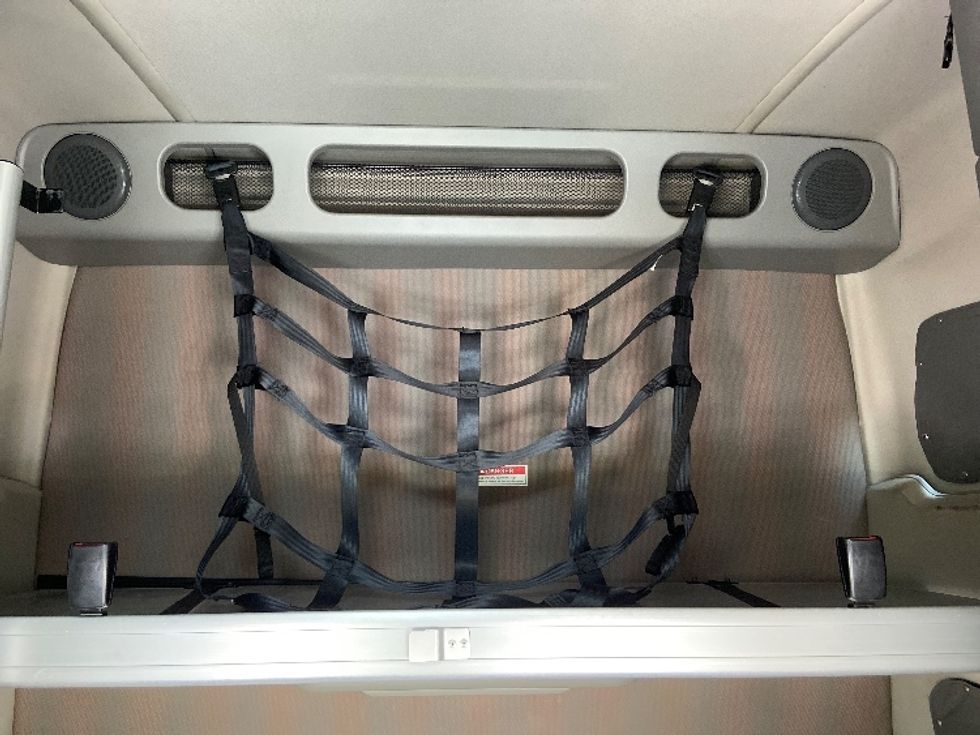 Sleeper Tractor-Heavy Duty Tractors-Volvo-2023-VNL64860-San Antonio-TX-492,298\n\t\tmiles-$ 89,250 - Image 22