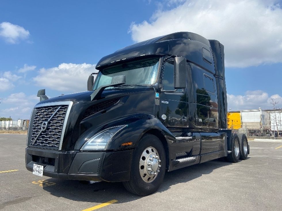 Sleeper Tractor-Heavy Duty Tractors-Volvo-2023-VNL64860-San Antonio-TX-492,298\n\t\tmiles-$ 89,250 - Image 3