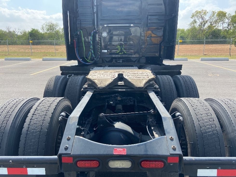 Sleeper Tractor-Heavy Duty Tractors-Volvo-2023-VNL64860-San Antonio-TX-492,298\n\t\tmiles-$ 89,250 - Image 6