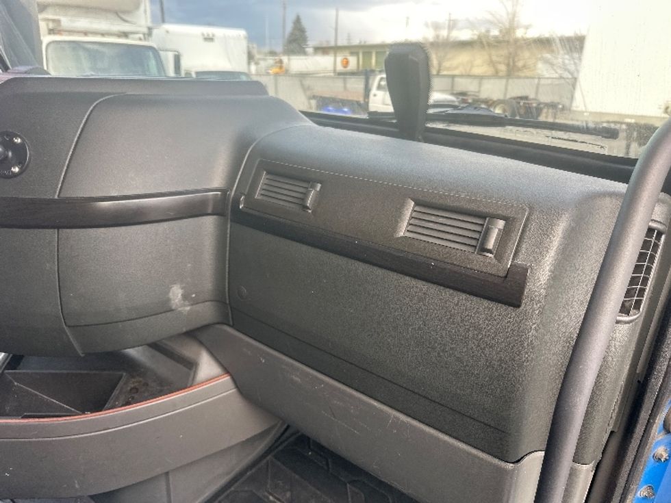 Sleeper Tractor-Heavy Duty Tractors-Volvo-2023-VNL64860-Sparks-NV-769,849\n\t\tmiles-$ 61,000 - Image 14