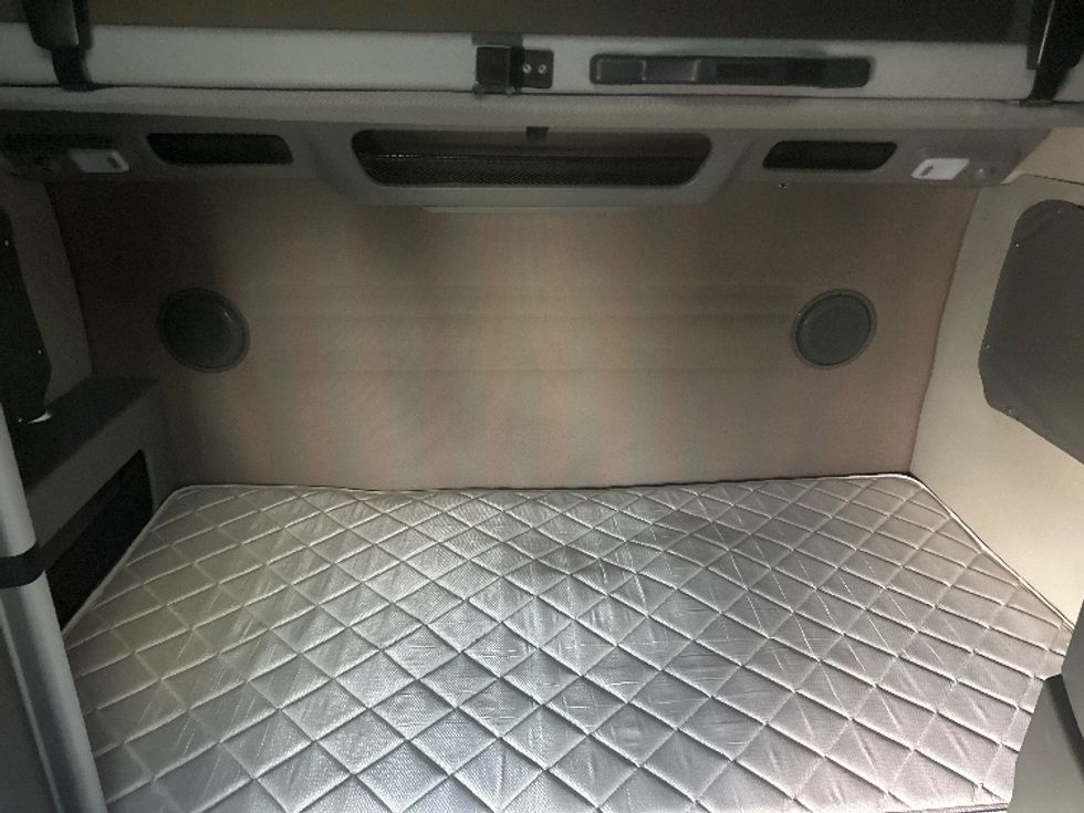 Sleeper Tractor-Heavy Duty Tractors-Volvo-2023-VNL64860-Sparks-NV-769,849\n\t\tmiles-$ 61,000 - Image 16